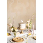 Balta žvakutė su žiedlapiais "5"